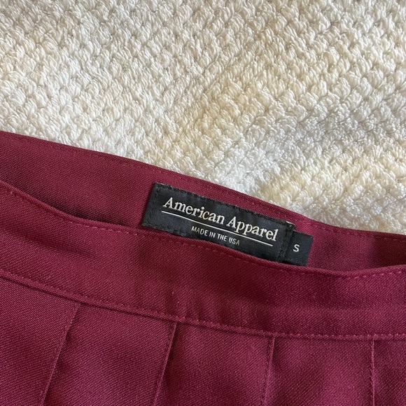 american apparel burgundy tennis skirt - Picture 2 of 2